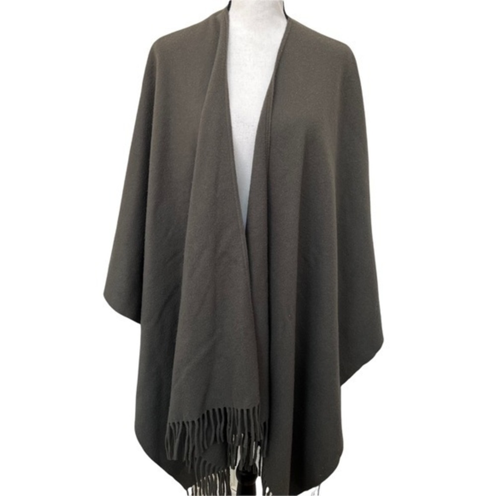 Talbots 100% wool green shawl Wrap with fringed hem one size Made in Italy.
